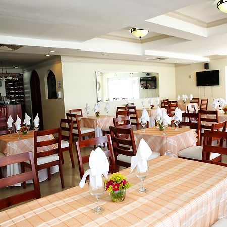 Hotel Los Jardines 산티아고 데 로스 카바예로스 외부 사진