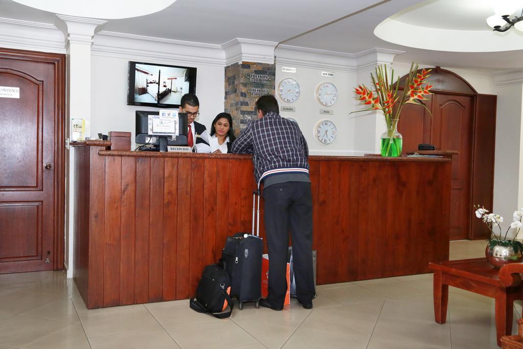 Hotel Los Jardines 산티아고 데 로스 카바예로스 외부 사진