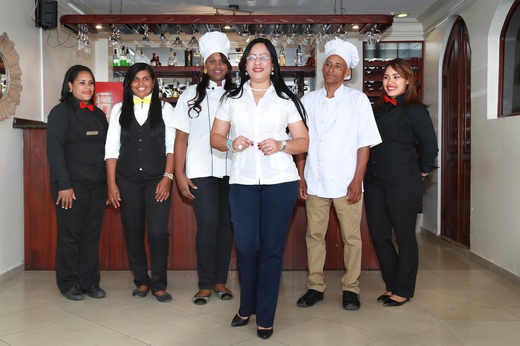 Hotel Los Jardines 산티아고 데 로스 카바예로스 외부 사진