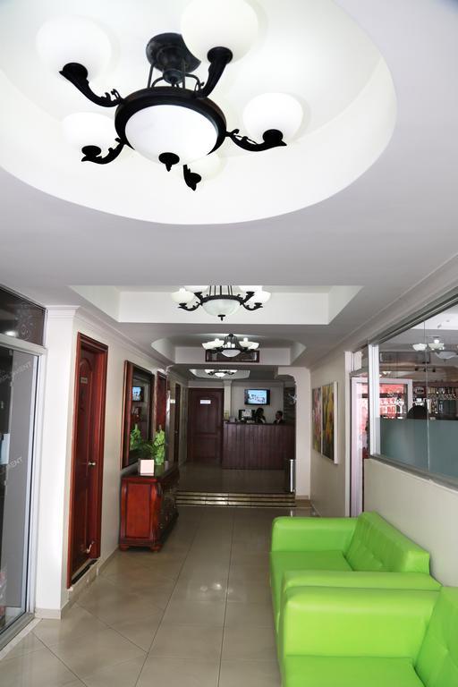 Hotel Los Jardines 산티아고 데 로스 카바예로스 외부 사진