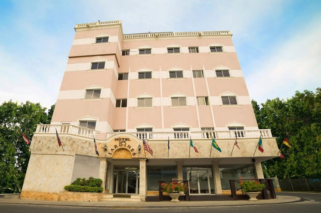 Hotel Los Jardines 산티아고 데 로스 카바예로스 외부 사진
