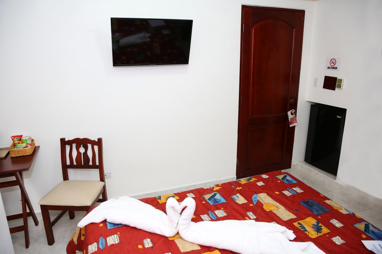 Hotel Los Jardines 산티아고 데 로스 카바예로스 외부 사진