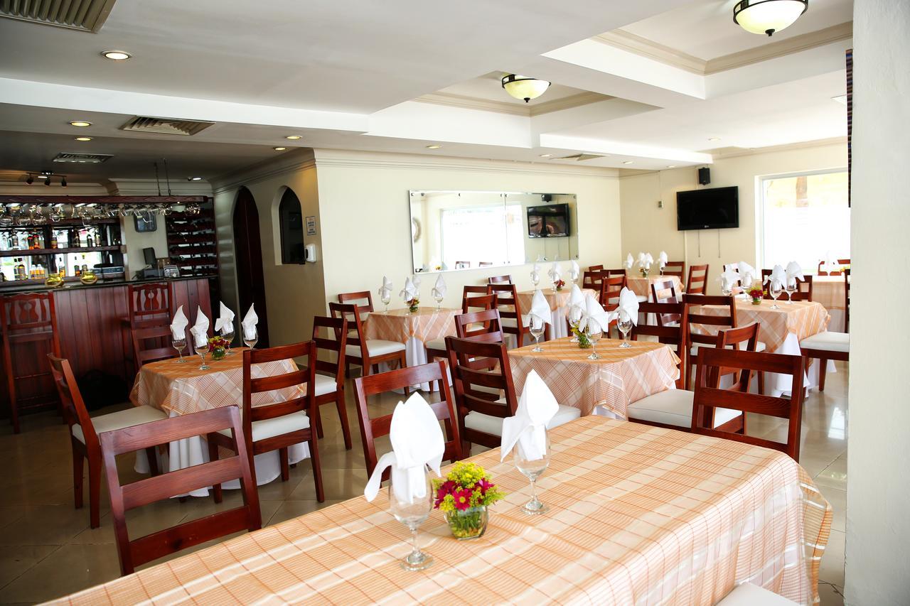 Hotel Los Jardines 산티아고 데 로스 카바예로스 외부 사진