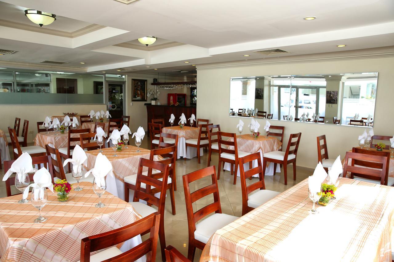 Hotel Los Jardines 산티아고 데 로스 카바예로스 외부 사진