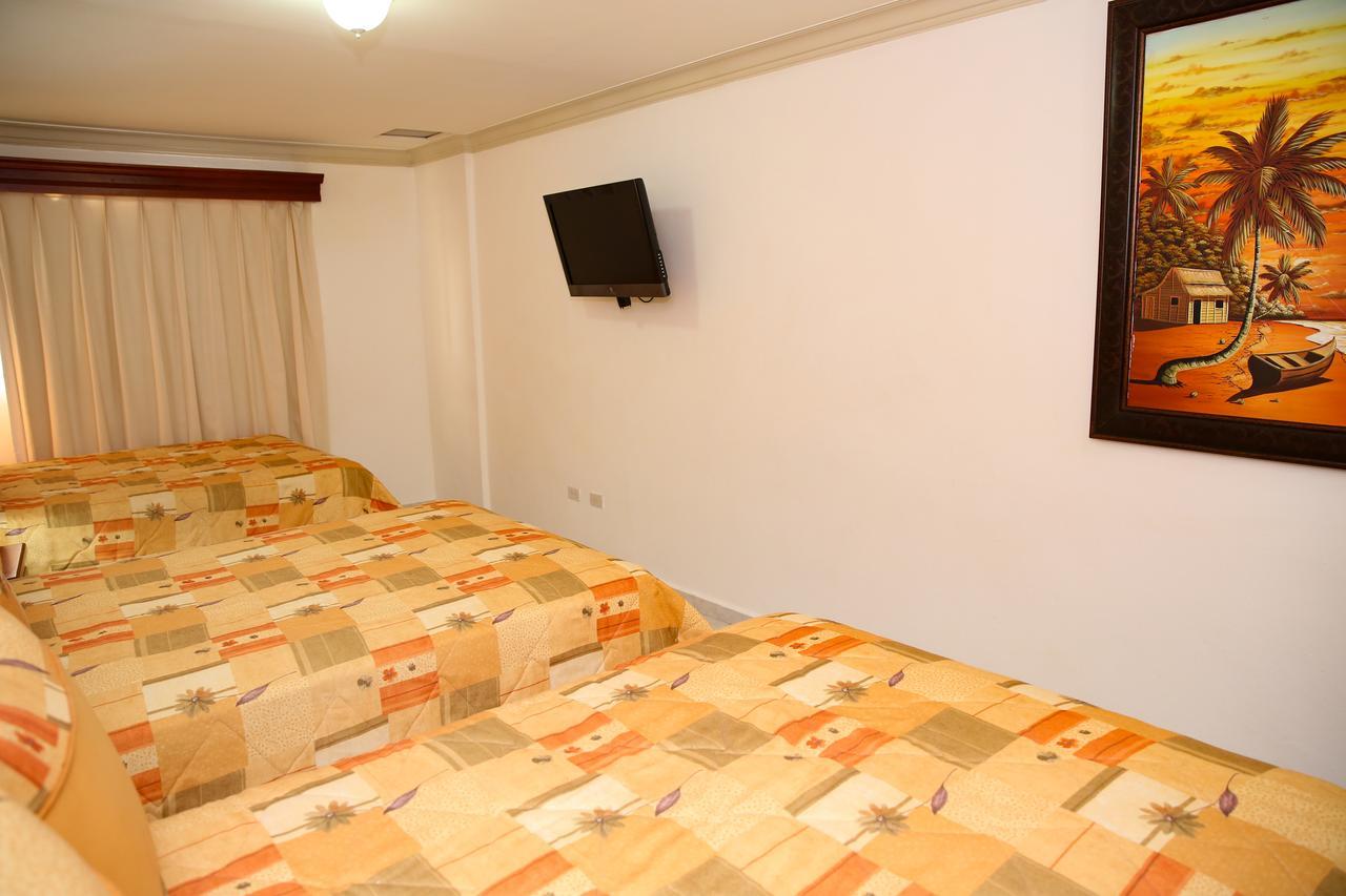 Hotel Los Jardines 산티아고 데 로스 카바예로스 외부 사진