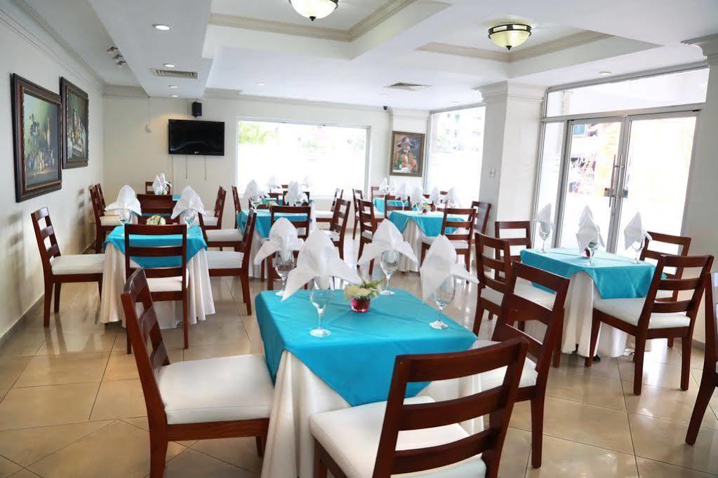 Hotel Los Jardines 산티아고 데 로스 카바예로스 외부 사진